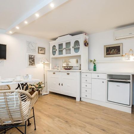 Charming Studio Apartment At House Rustica With Terrace And Nearby Parking ปูนัต ภายนอก รูปภาพ