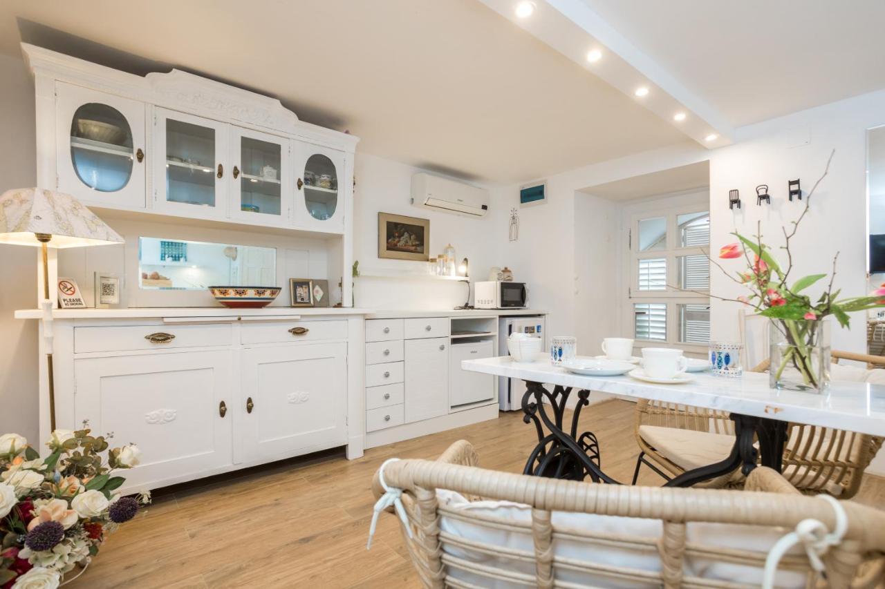 Charming Studio Apartment At House Rustica With Terrace And Nearby Parking ปูนัต ภายนอก รูปภาพ