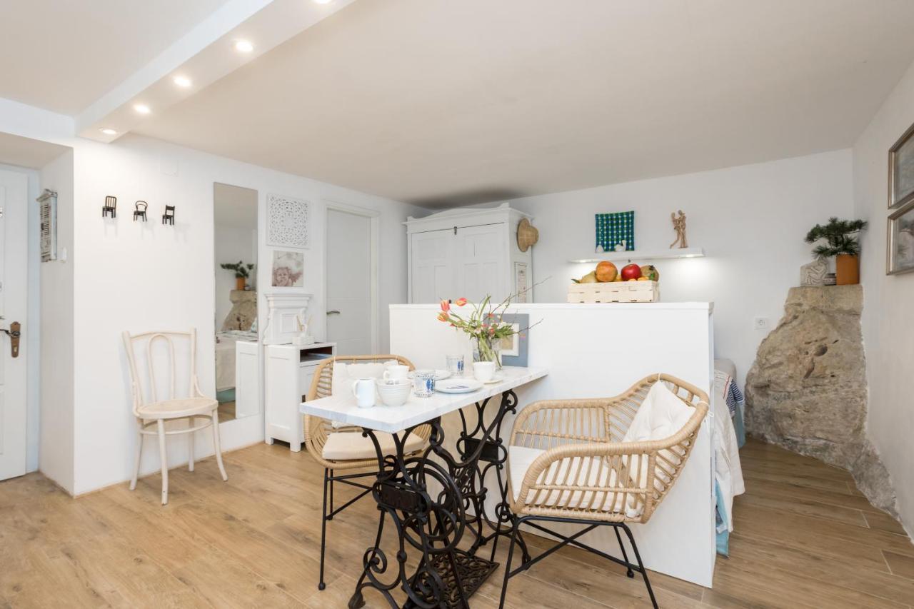 Charming Studio Apartment At House Rustica With Terrace And Nearby Parking ปูนัต ภายนอก รูปภาพ