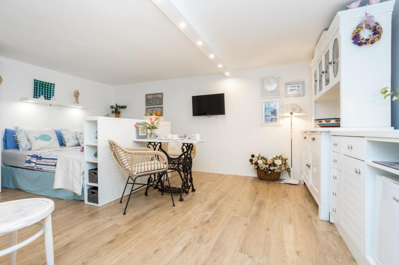 Charming Studio Apartment At House Rustica With Terrace And Nearby Parking ปูนัต ภายนอก รูปภาพ