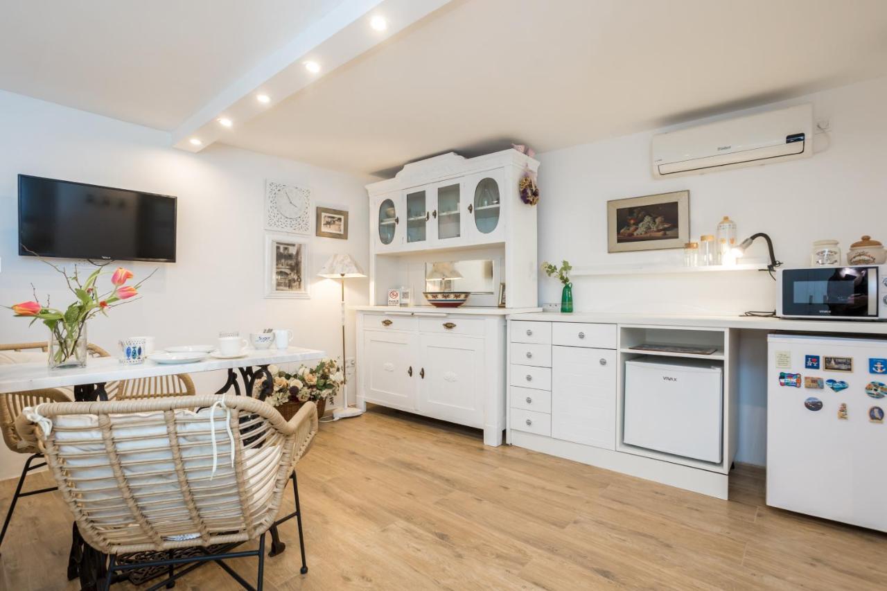 Charming Studio Apartment At House Rustica With Terrace And Nearby Parking ปูนัต ภายนอก รูปภาพ