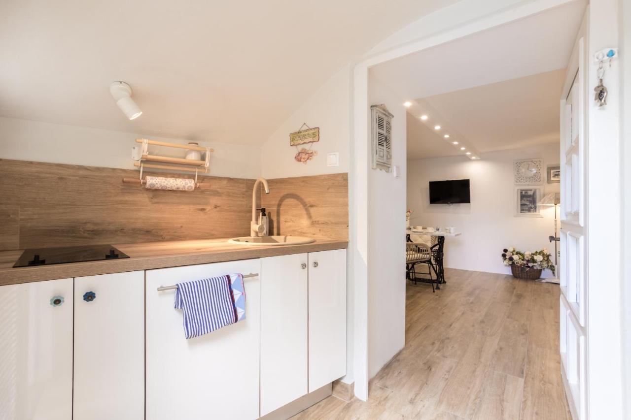 Charming Studio Apartment At House Rustica With Terrace And Nearby Parking ปูนัต ภายนอก รูปภาพ