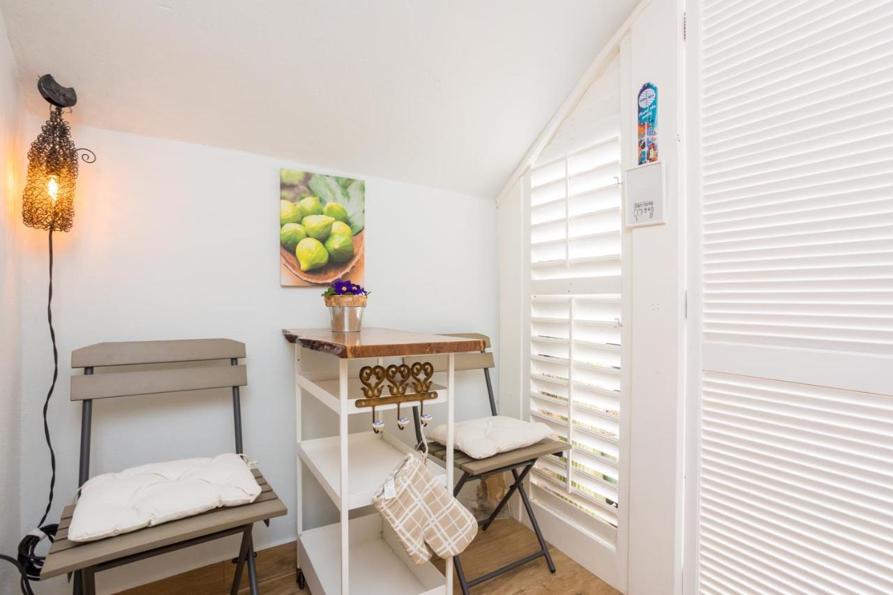Charming Studio Apartment At House Rustica With Terrace And Nearby Parking ปูนัต ภายนอก รูปภาพ