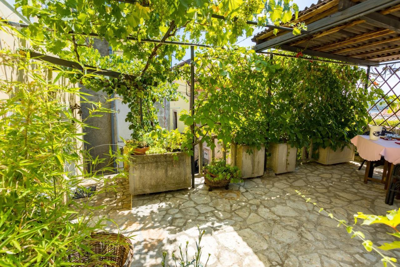 Charming Studio Apartment At House Rustica With Terrace And Nearby Parking ปูนัต ภายนอก รูปภาพ