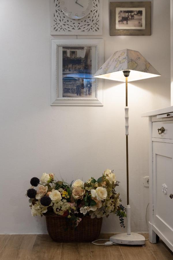 Charming Studio Apartment At House Rustica With Terrace And Nearby Parking ปูนัต ภายนอก รูปภาพ